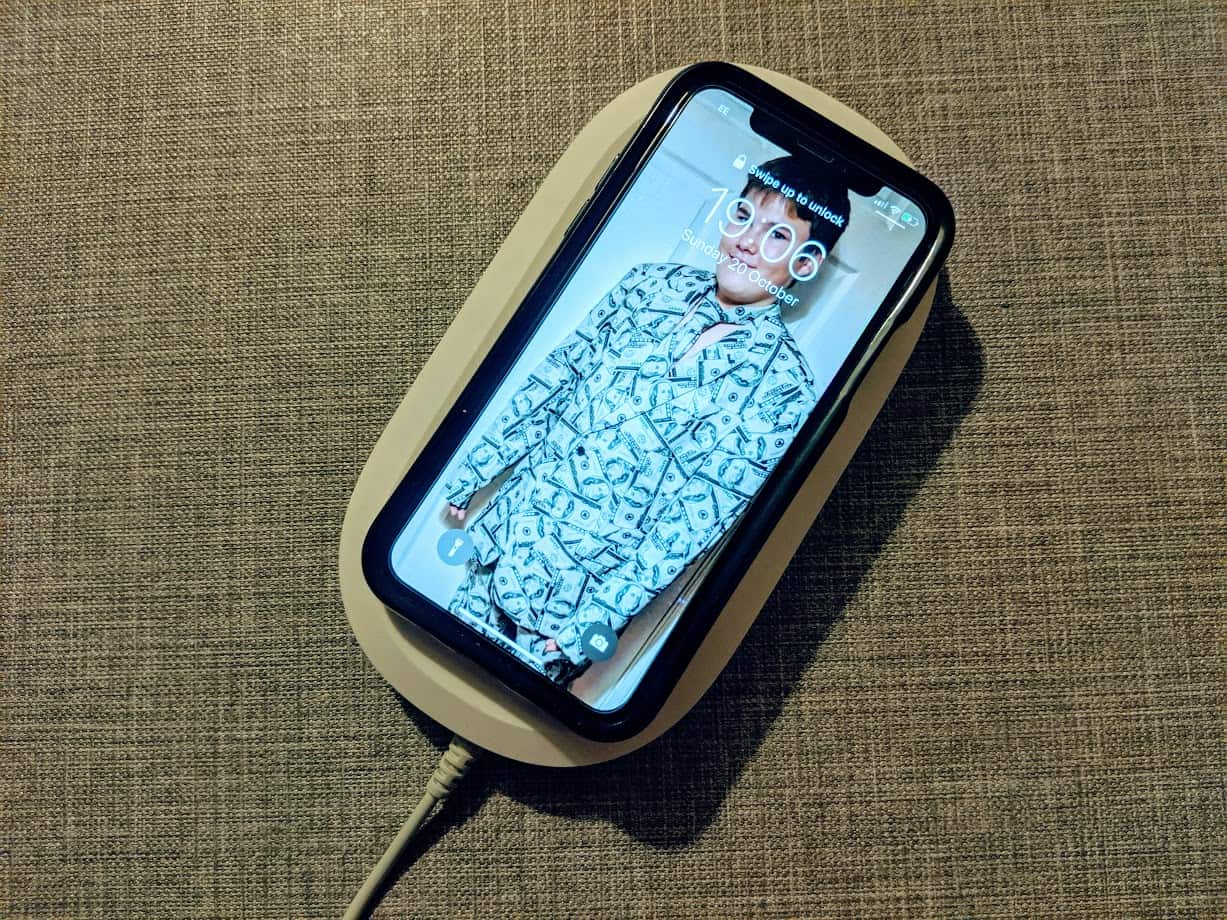 SanDisk Wireless charger with phone on
