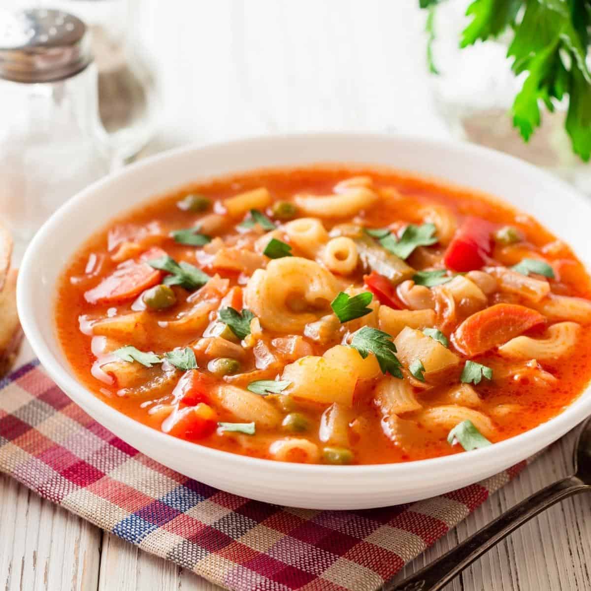 Healthy Minestrone soup recipe – unofficial Slimming World minestrone soup