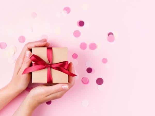 Slimming world gift in small box with pink background