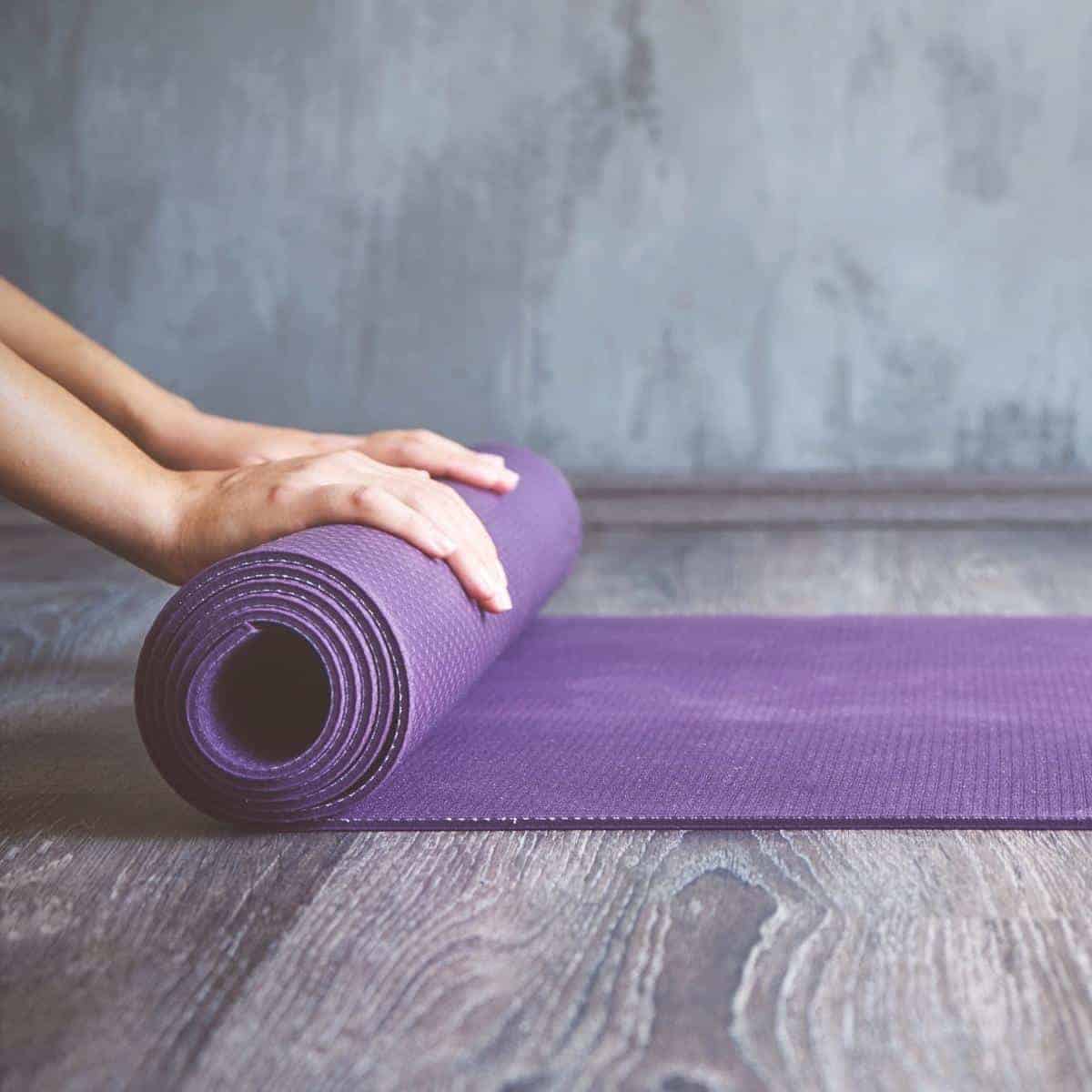 7 Tips on How to Protect Your Hands and Wrists While Doing Yoga