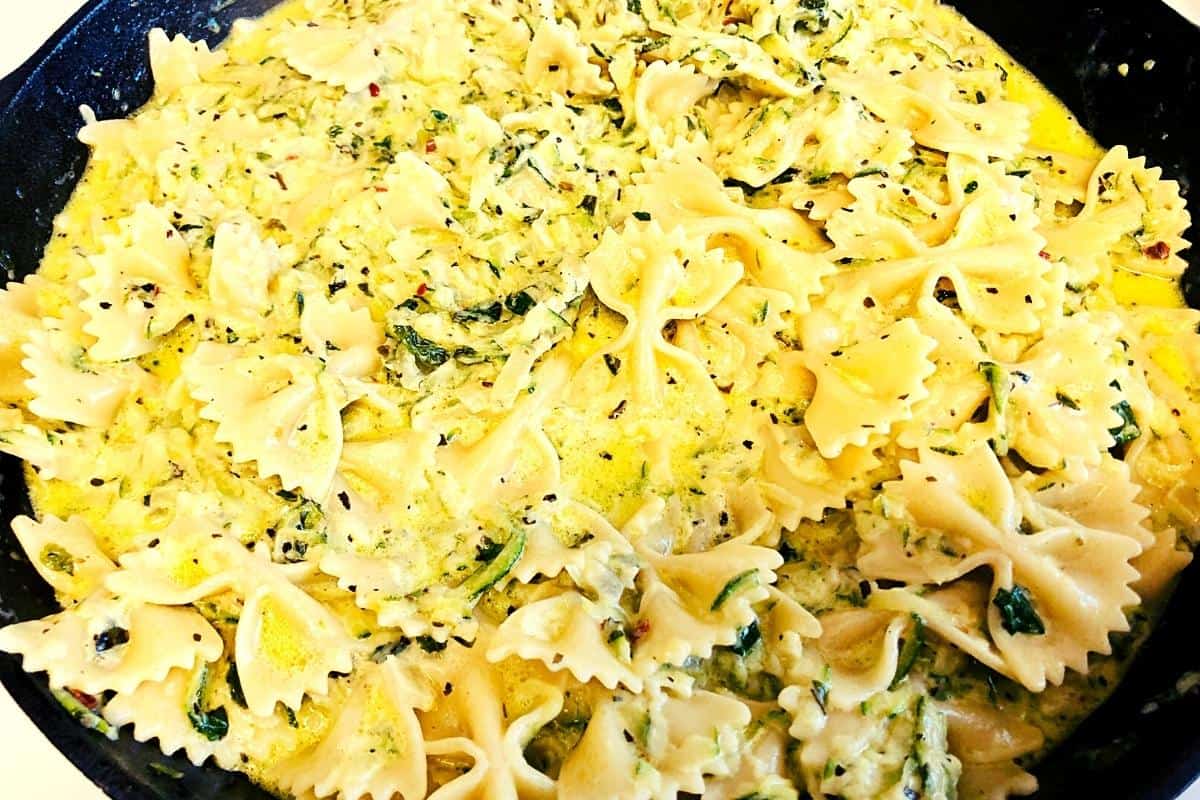 Courgette pasta in a bowl