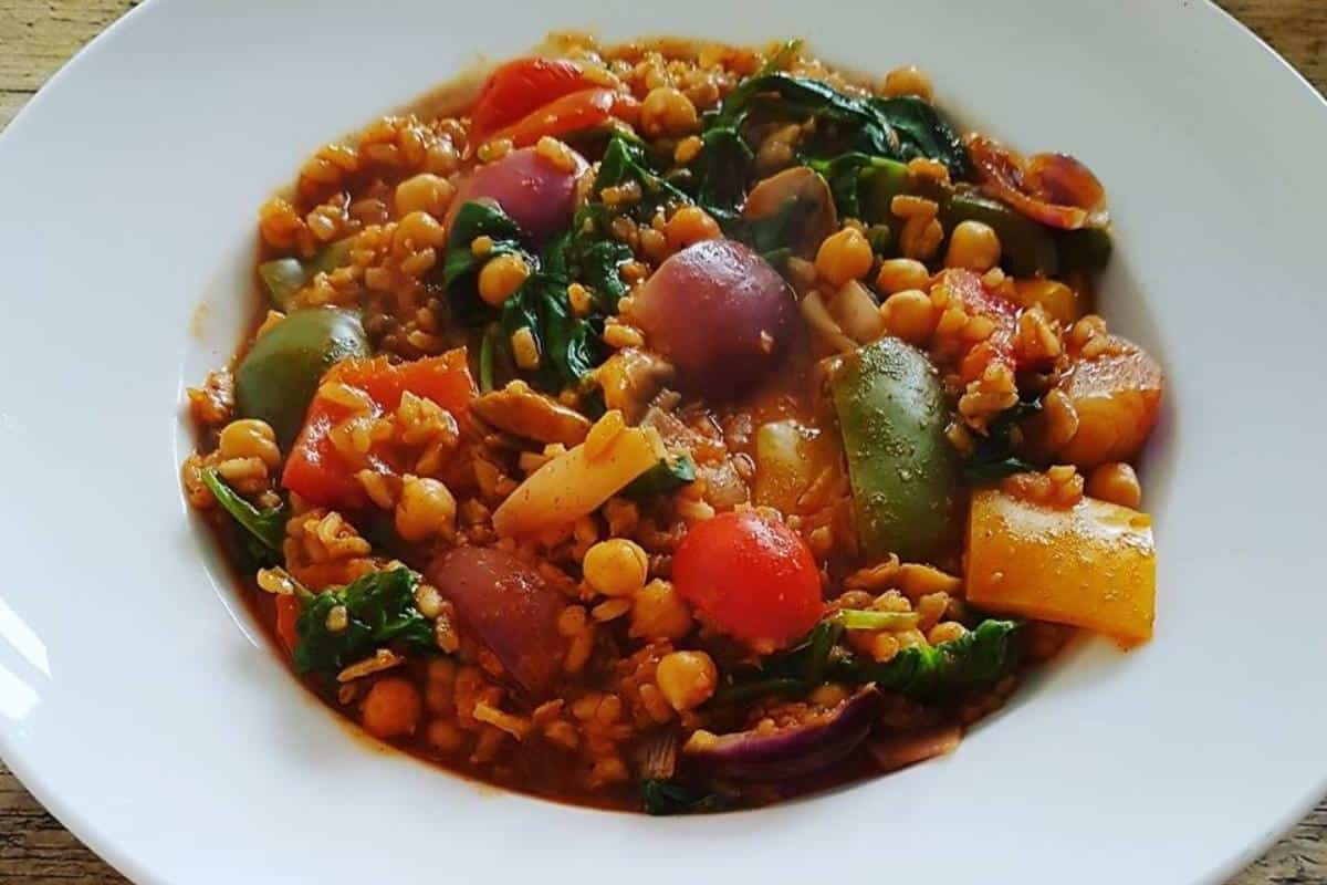 vegetable and chickpea paella