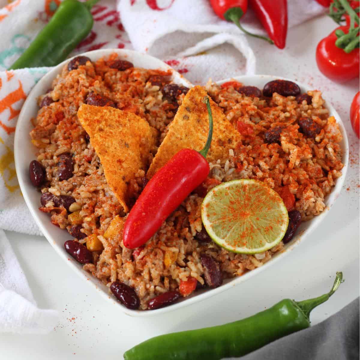 Bowl of one pot vegan chilli con carne